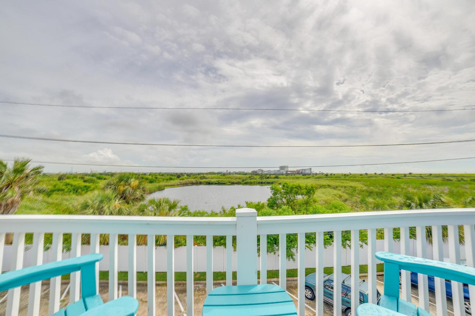 Romantic Galveston Retreat Bay View, Pool Access! Kültér fotó